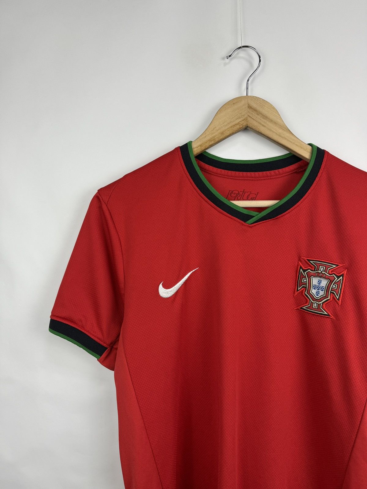 Nike 🇵🇹 Vintage 2024 Nike Portugal Soccer Home Jersey T-Shirt Y2K Size US S / EU 44-46 / 1 - 7 Thumbnail