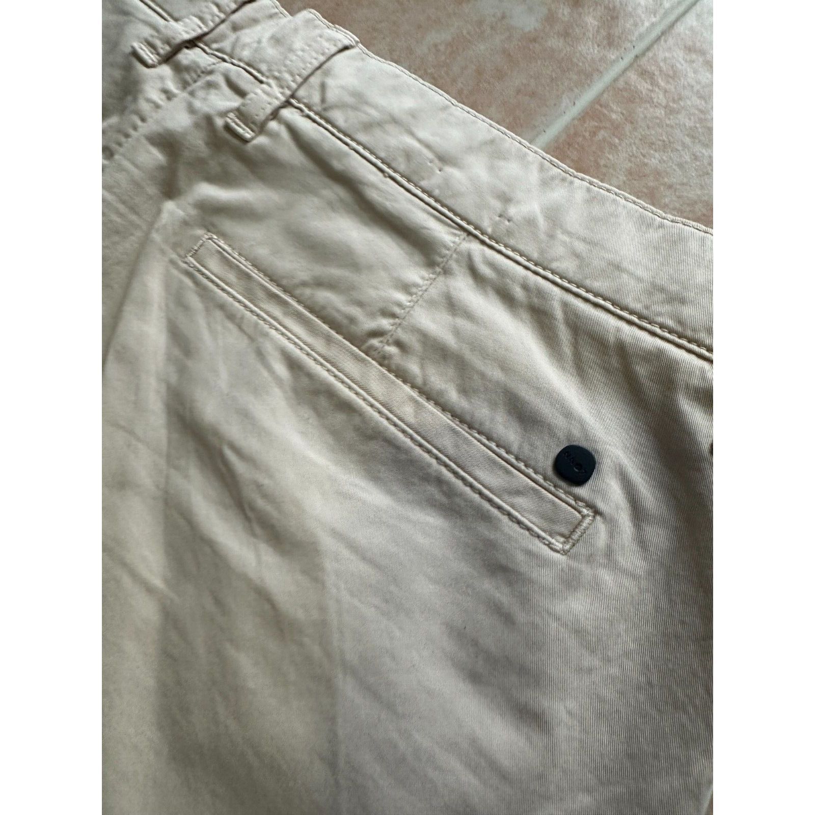 NN07 NN07 No Nationality Khaki Beige Crown shorts 1004 Men 34 Size US 34 / EU 50 - 4 Thumbnail