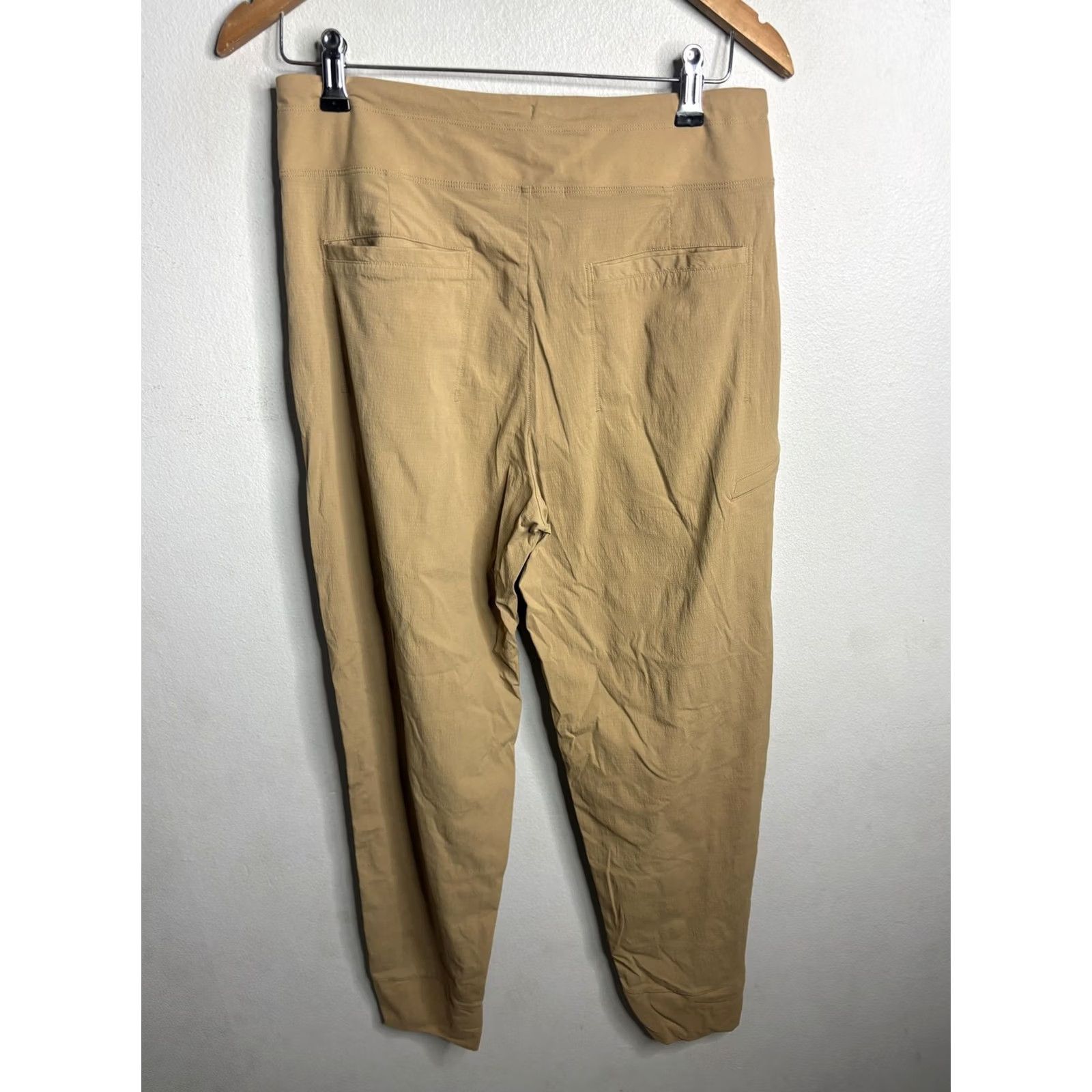 Athleta Athleta Pants Womens 8 Beige Tapered Ankle Pull On Zip Pockets Stretch Hiking Size 30" / US 8 / IT 44 - 5 Thumbnail