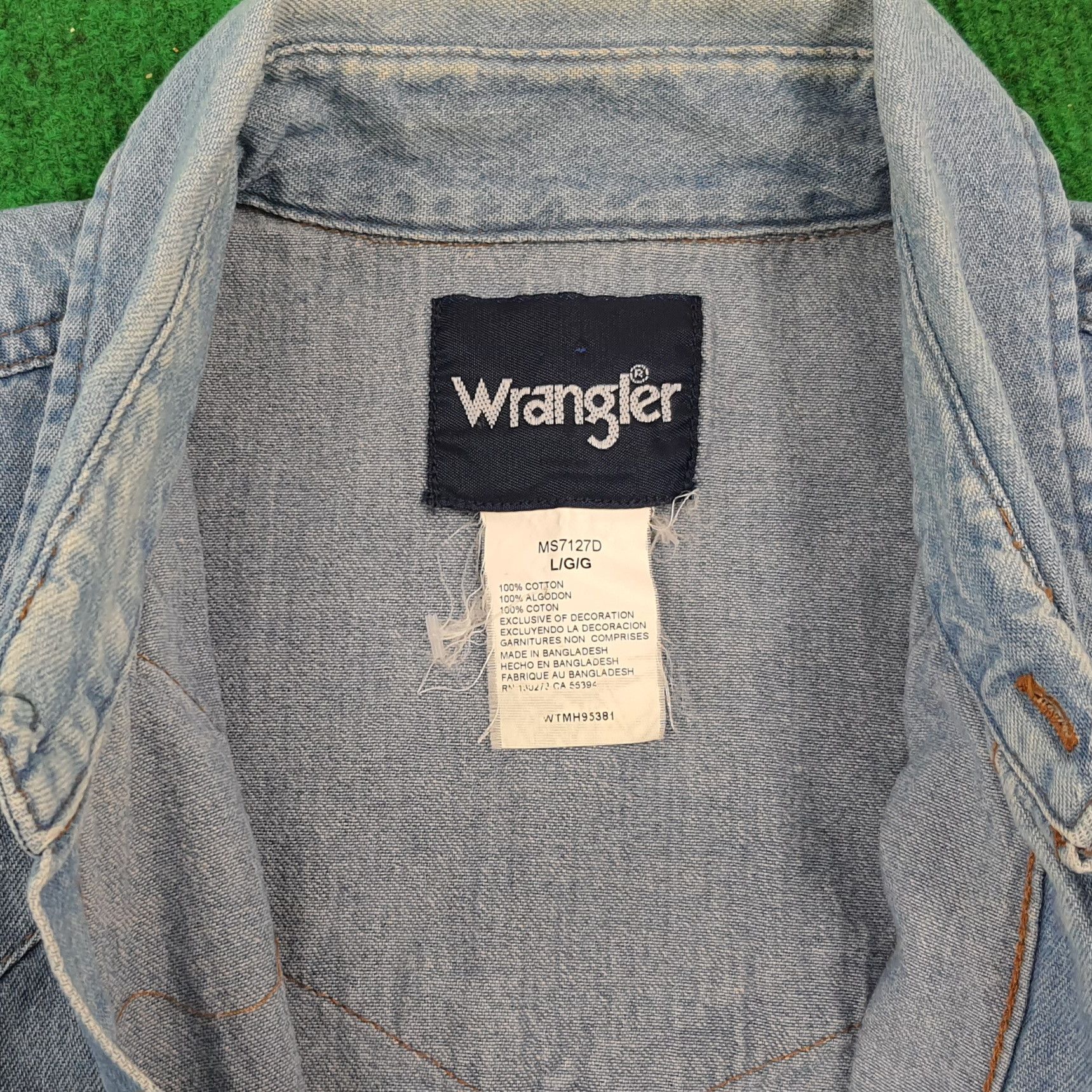 Vintage × Wrangler Vintage Wrangler USA American Style Denim Button Up Shirt Size US XL / EU 56 / 4 - 4 Thumbnail