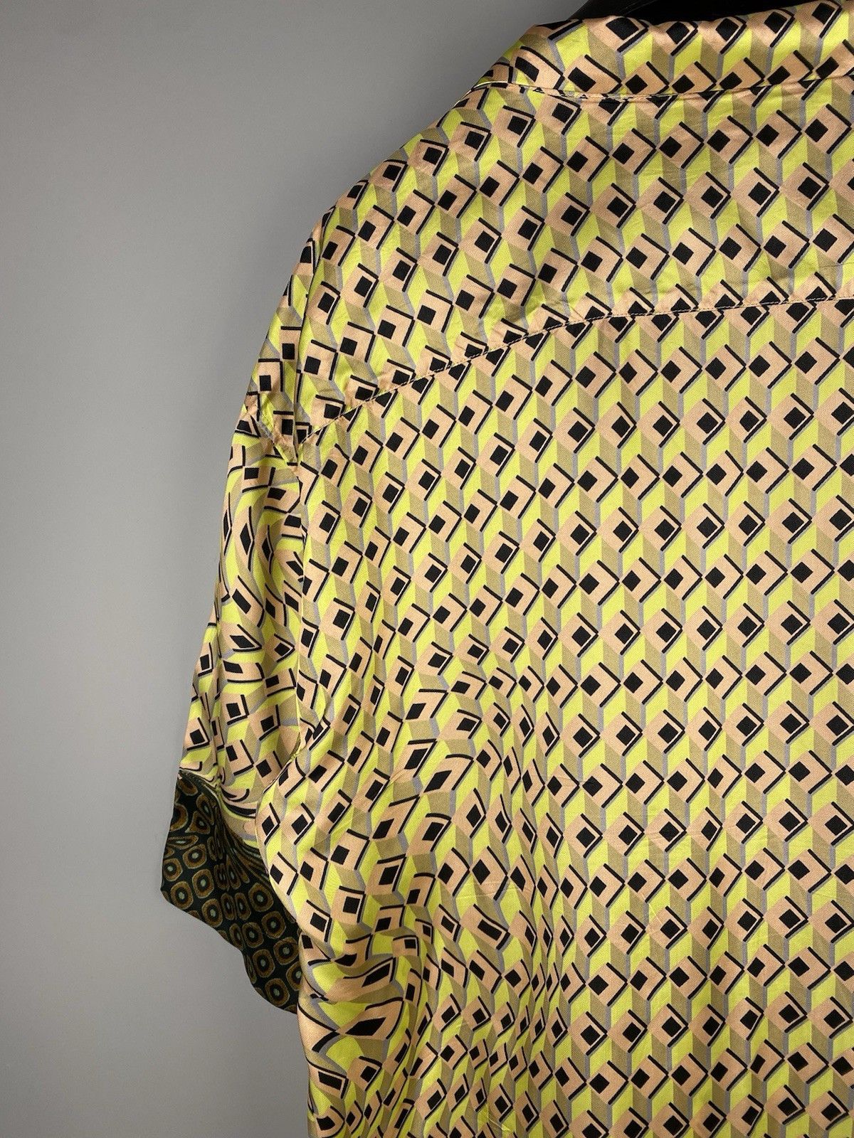 Dries Van Noten Dries Van Noten Silk Luxury Geometric Short Sleeve Shirt Size US XL / EU 56 / 4 - 16 Thumbnail