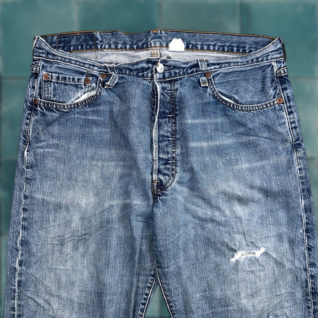 Levi's VINTAGE Levi's 501 Jeans Straight Denim Blue Light Wash 36x32 90s XX Regular Mens Size US 36 / EU 52 - 1 Thumbnail