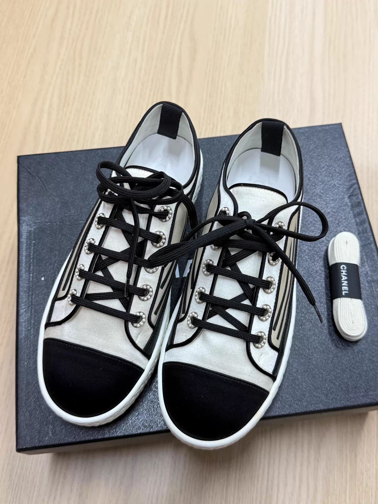 Chanel Chanel Black & White Pearl Flat Sneaker 37 Size US 6.5 / IT 36.5 - 1 Thumbnail