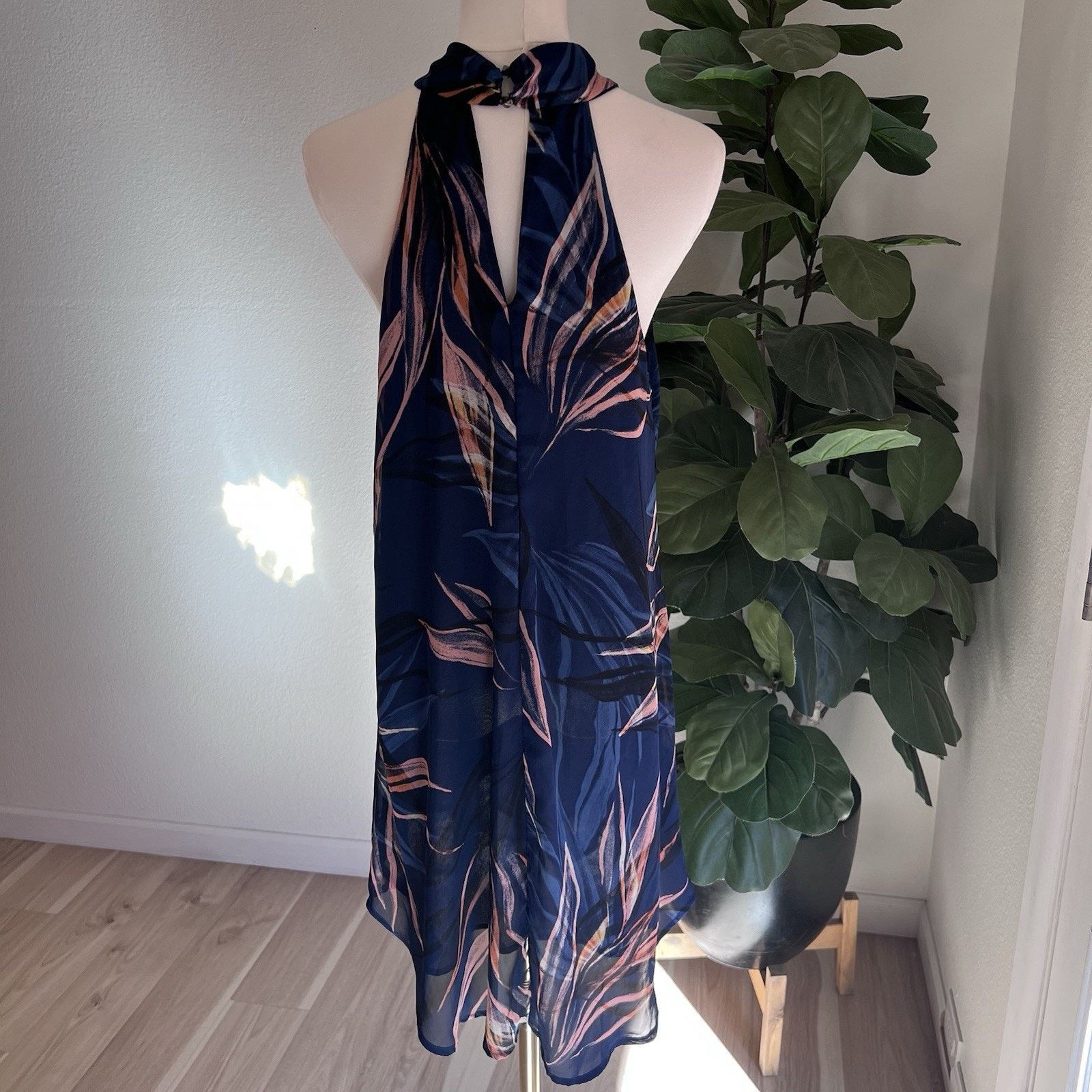 Other ASTR (L) Halter Chiffon Overlay Shift Dress Keyhole Floral Size L / US 10 / IT 46 - 5 Thumbnail