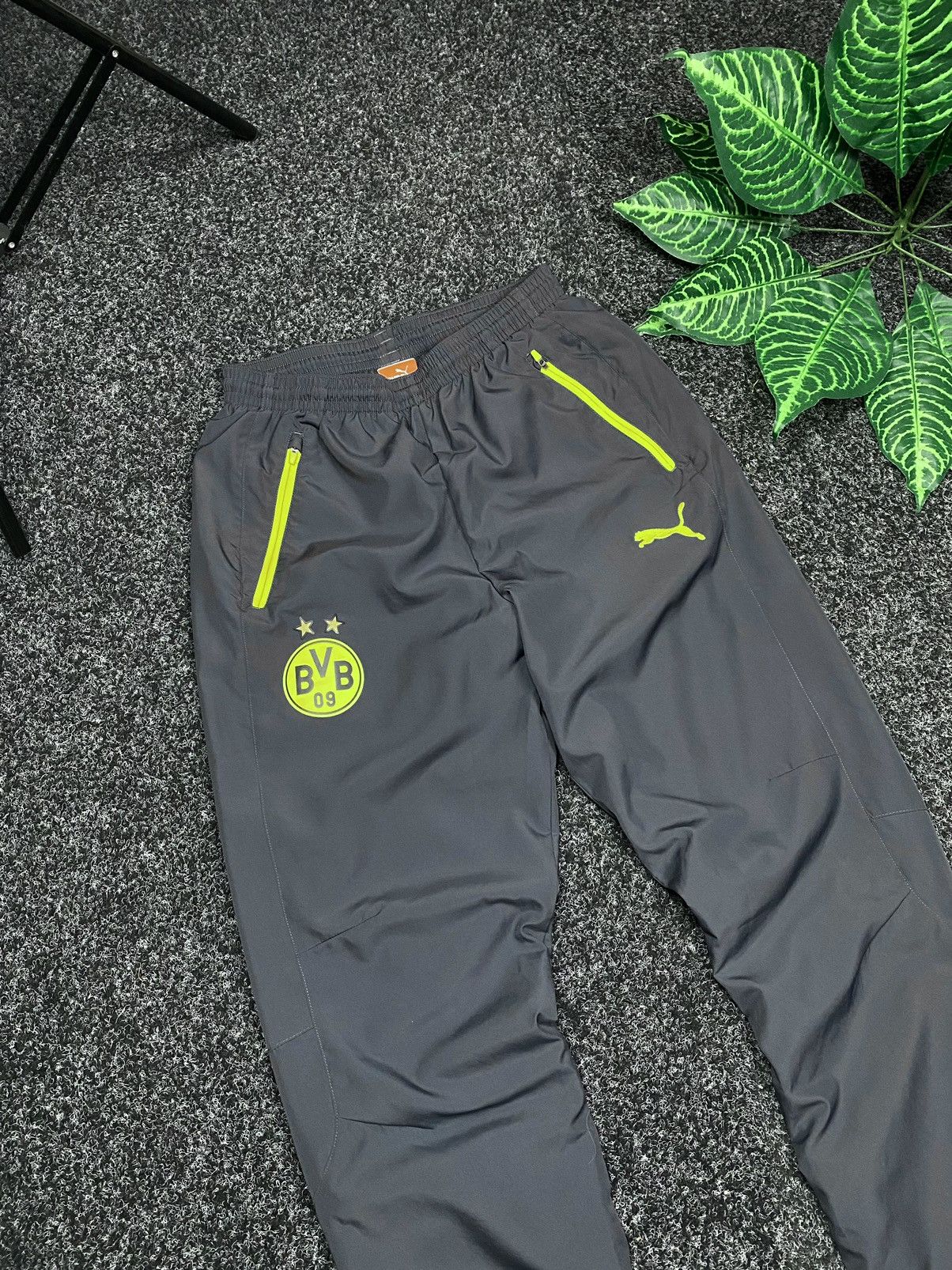 Puma Sweatpants Puma Borussia size S yK2 style Size US 30 / EU 46 - 8 Thumbnail