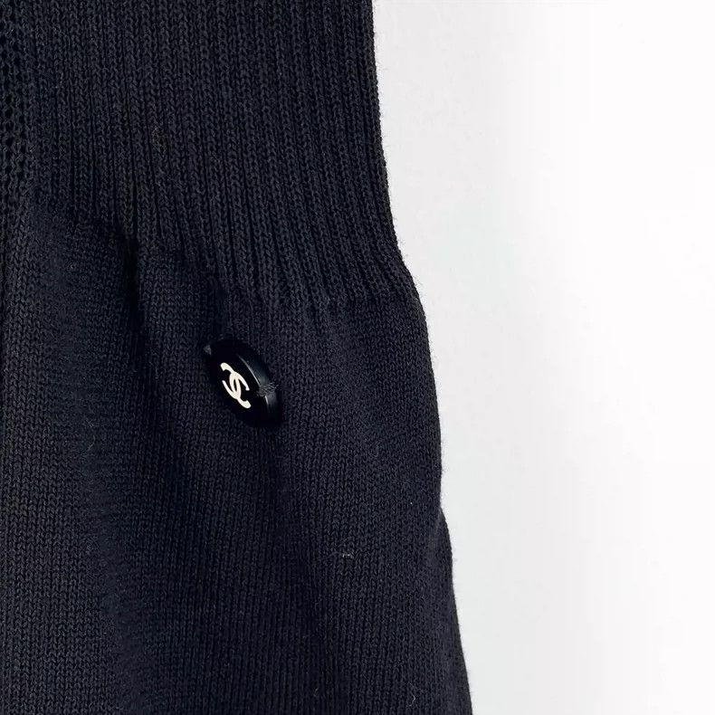 Chanel Chanel Black logo embroidered cotton round-neck short-sleev Size XS / US 0-2 / IT 36-38 - 4 Thumbnail