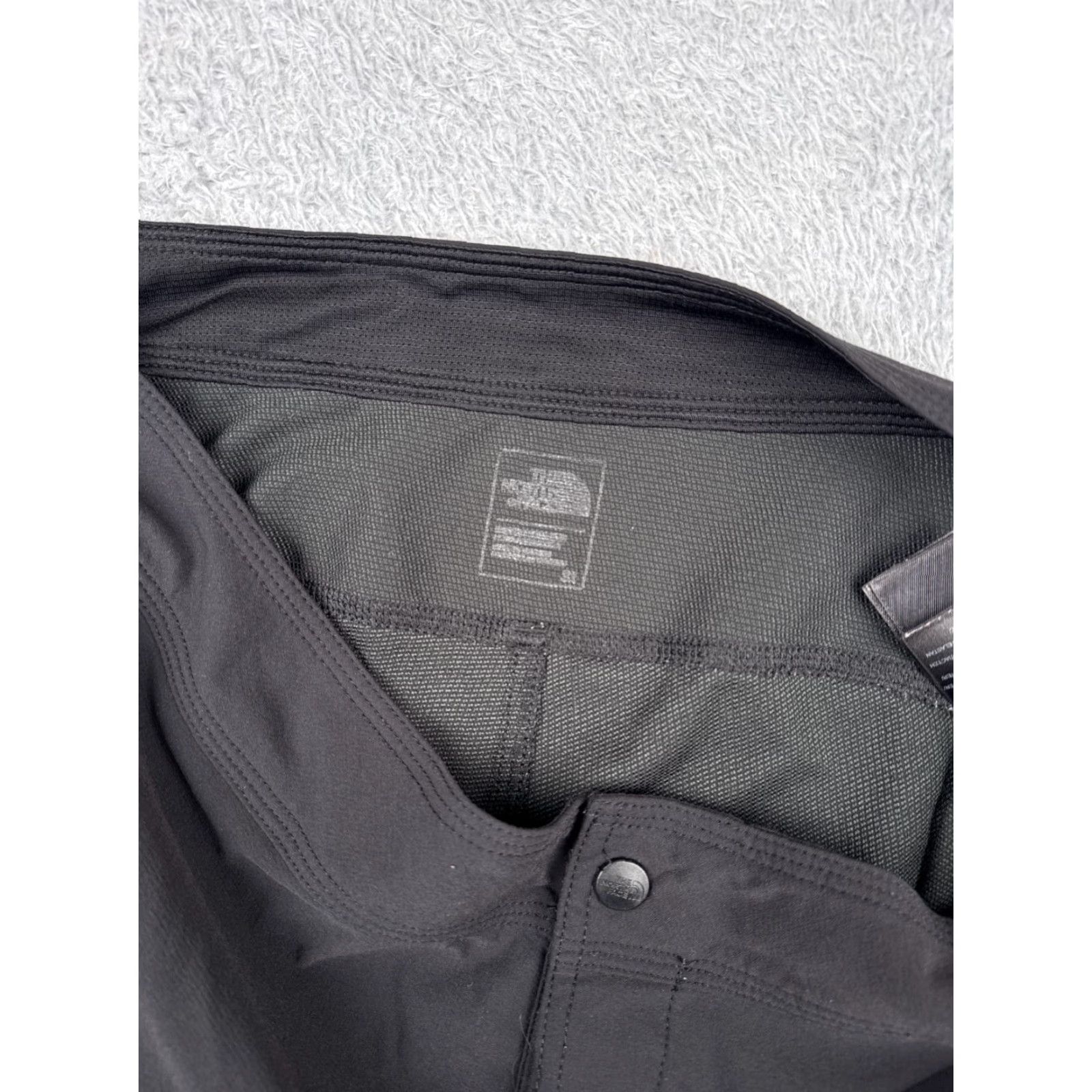 The North Face The North Face Shorts Womens 32x10 Black Nylon Blend Chino Hiking Camping Pockets Outdoor Size 24" / US 00 / IT 34 - 2 Thumbnail