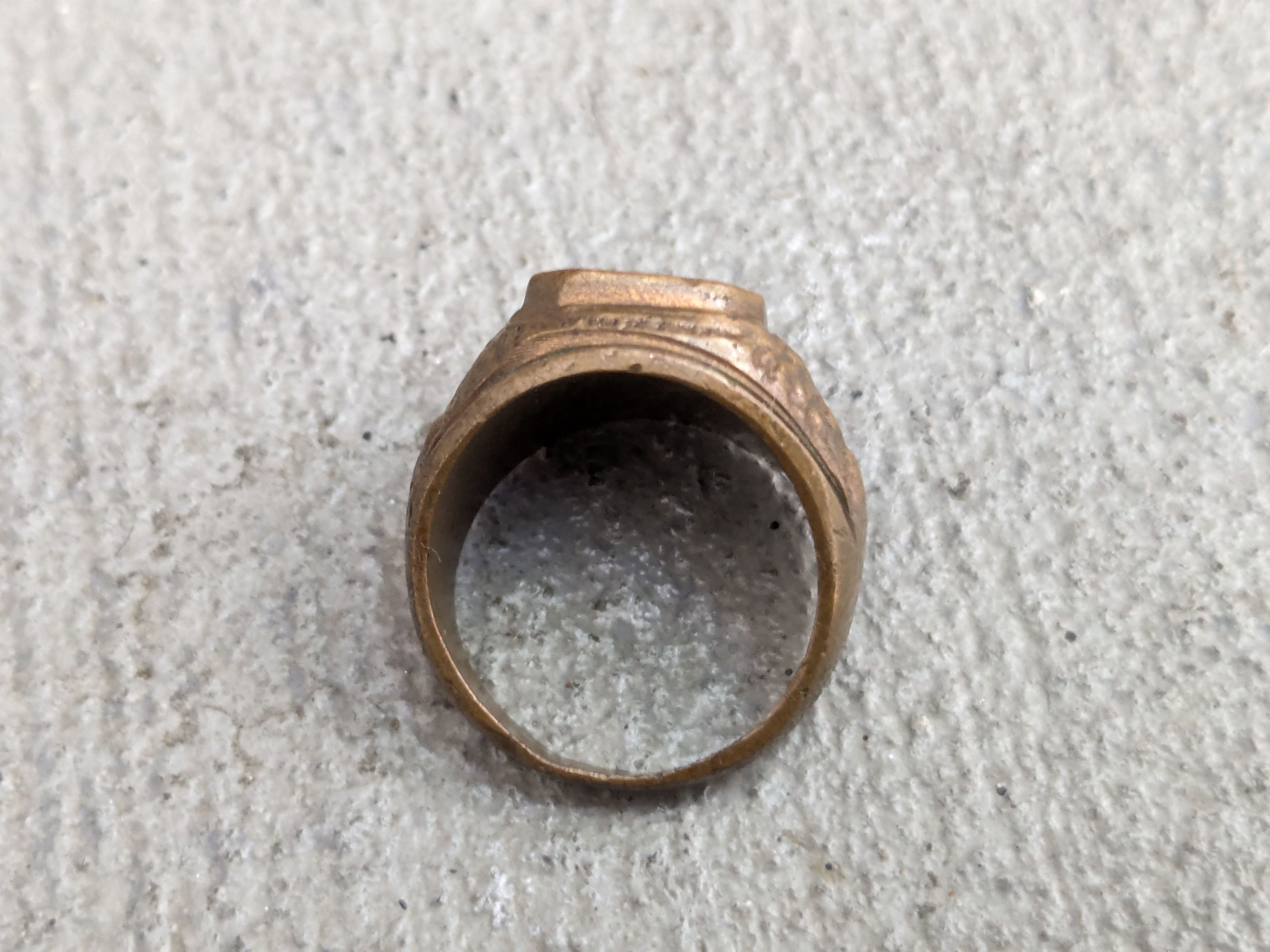Jewelry Vintage Brass Ring Black Enamel 8.5 Square Inlay Signet Size ONE SIZE - 4 Thumbnail