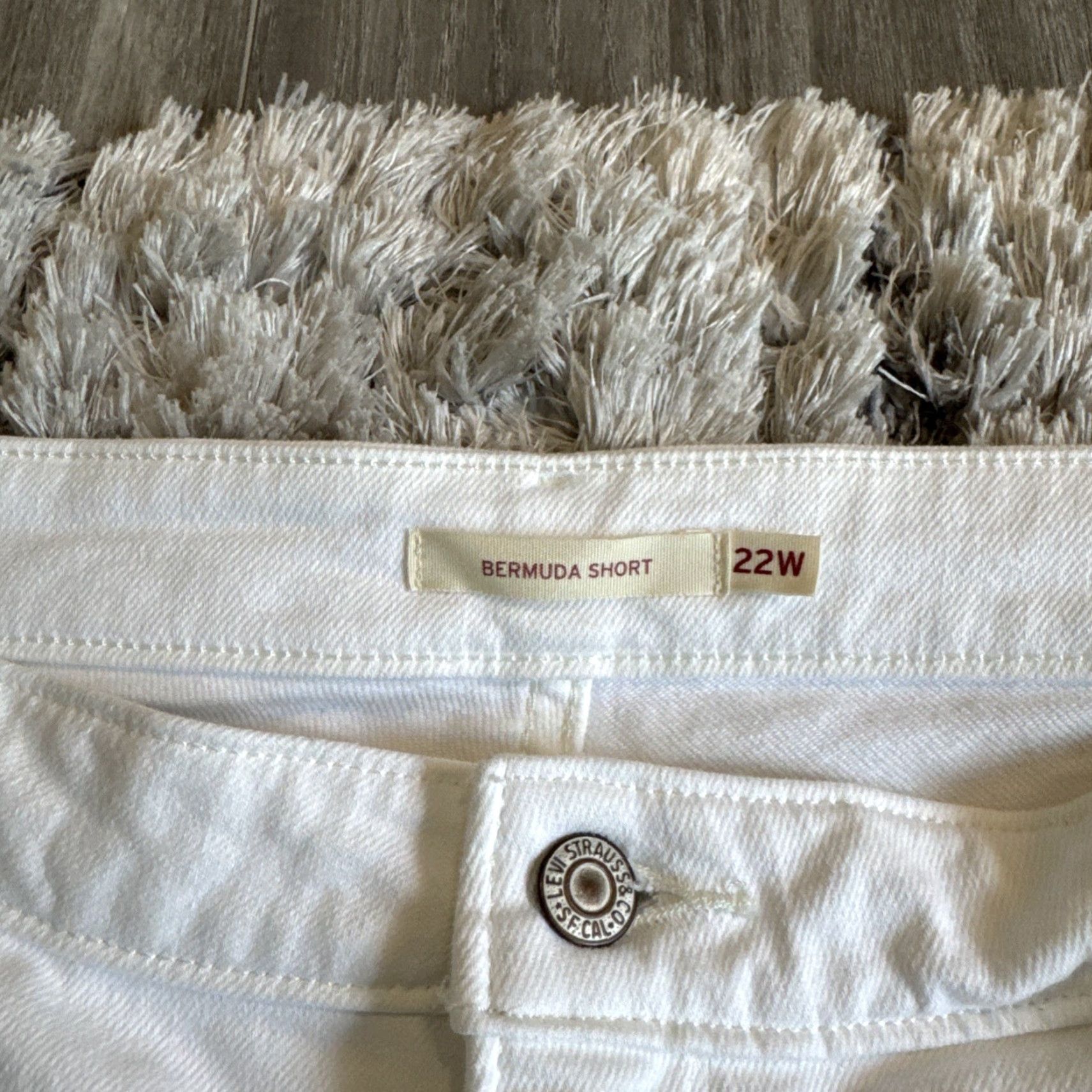 Levi's VINTAGE Levi's Bermuda Short Jorts White Women 22W Shorts Size 40" / US 18 - 4 Thumbnail