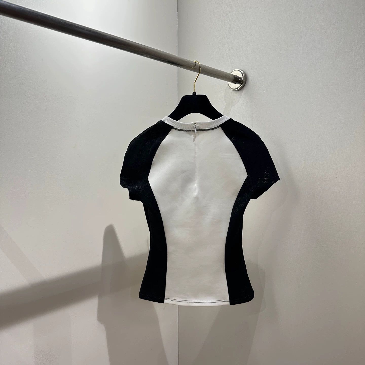 Chanel Chanel 24c Colorblock Subtle Logo S/S Tee EUR36 Size XS / US 0-2 / IT 36-38 - 2 Thumbnail