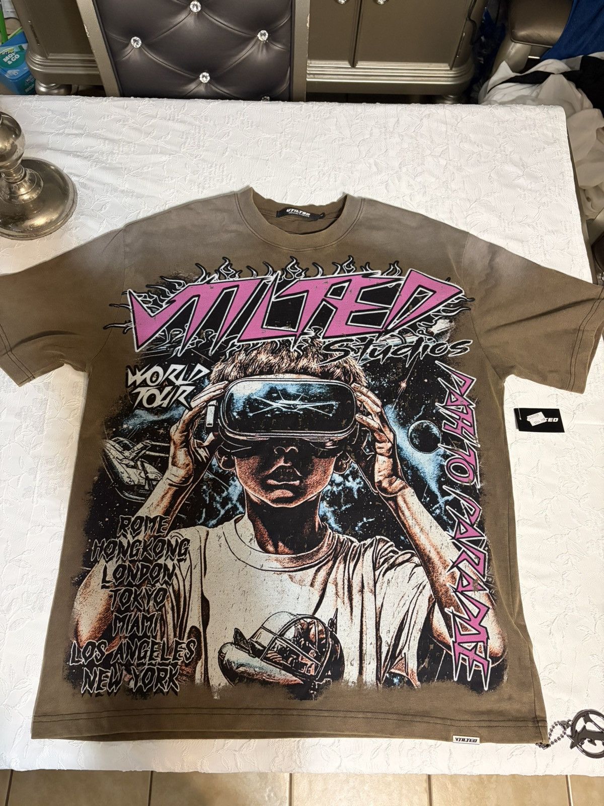 Other Brown Graphic tshirt w pink accents Size US M / EU 48-50 / 2 - 1 Thumbnail