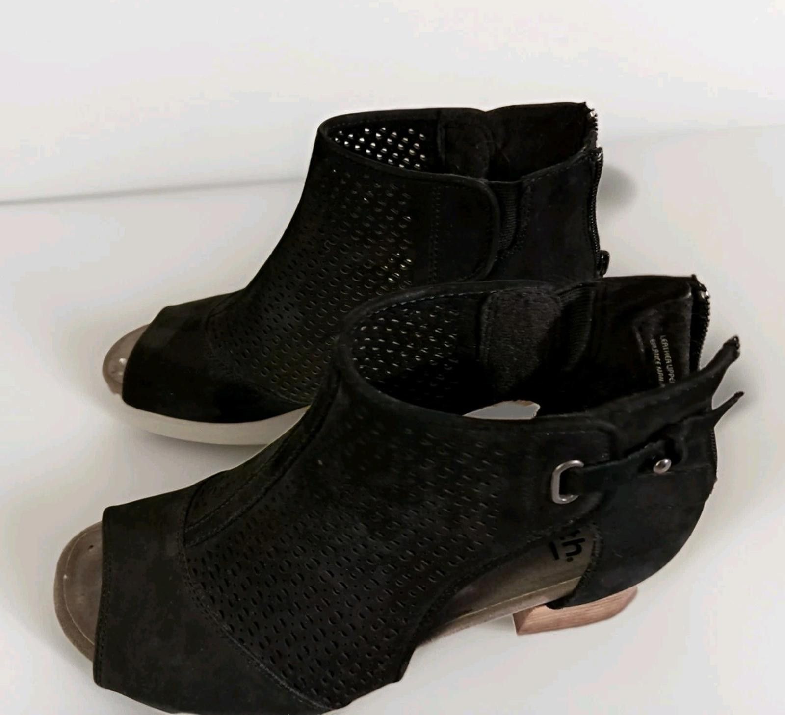 Earth Ragz Earth Ivy Sahara Black Suede Lazer-Cut Bootie Casual Heels Size US 8 / IT 38 - 5 Thumbnail
