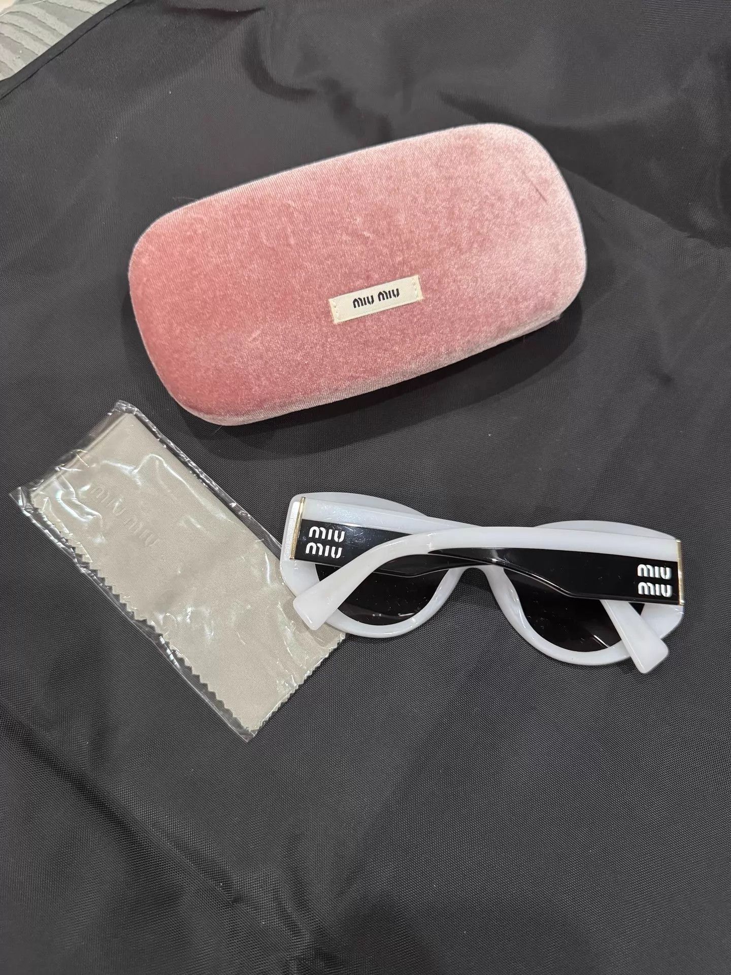 Miu Miu MIU MIU color-blocked sunglasses like new Size ONE SIZE - 2 Thumbnail