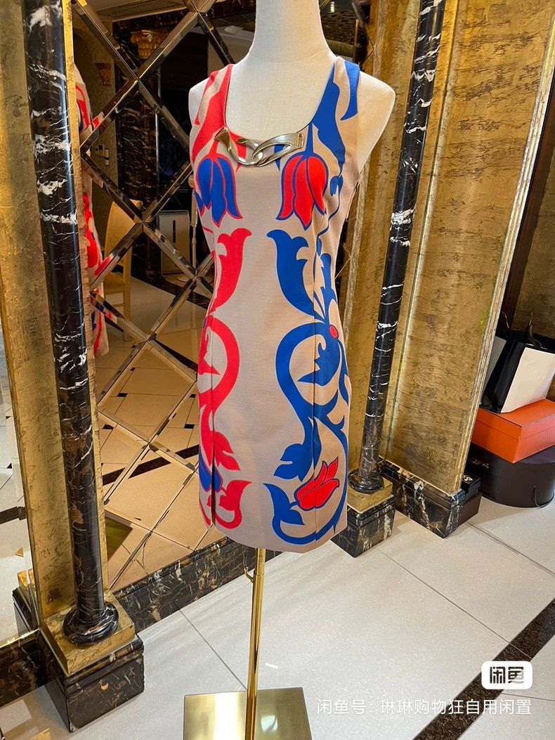 Versace Versace Classic Damascus pattern dress three-dimensional s Size M / US 6-8 / IT 42-44 - 4 Thumbnail
