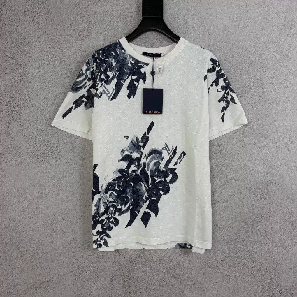 Louis Vuitton LV Monogram White Floral Embroidered SS Crew Tee S Size US S / EU 44-46 / 1 - 1 Thumbnail