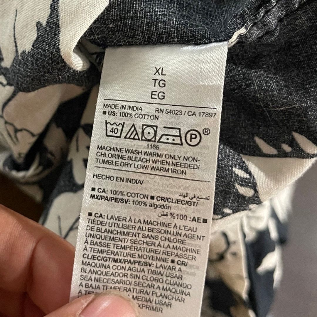 Old Navy Hawaiian Short Sleeve Shirt XL Resort Beach Vacation Summer Size US XL / EU 56 / 4 - 5 Thumbnail