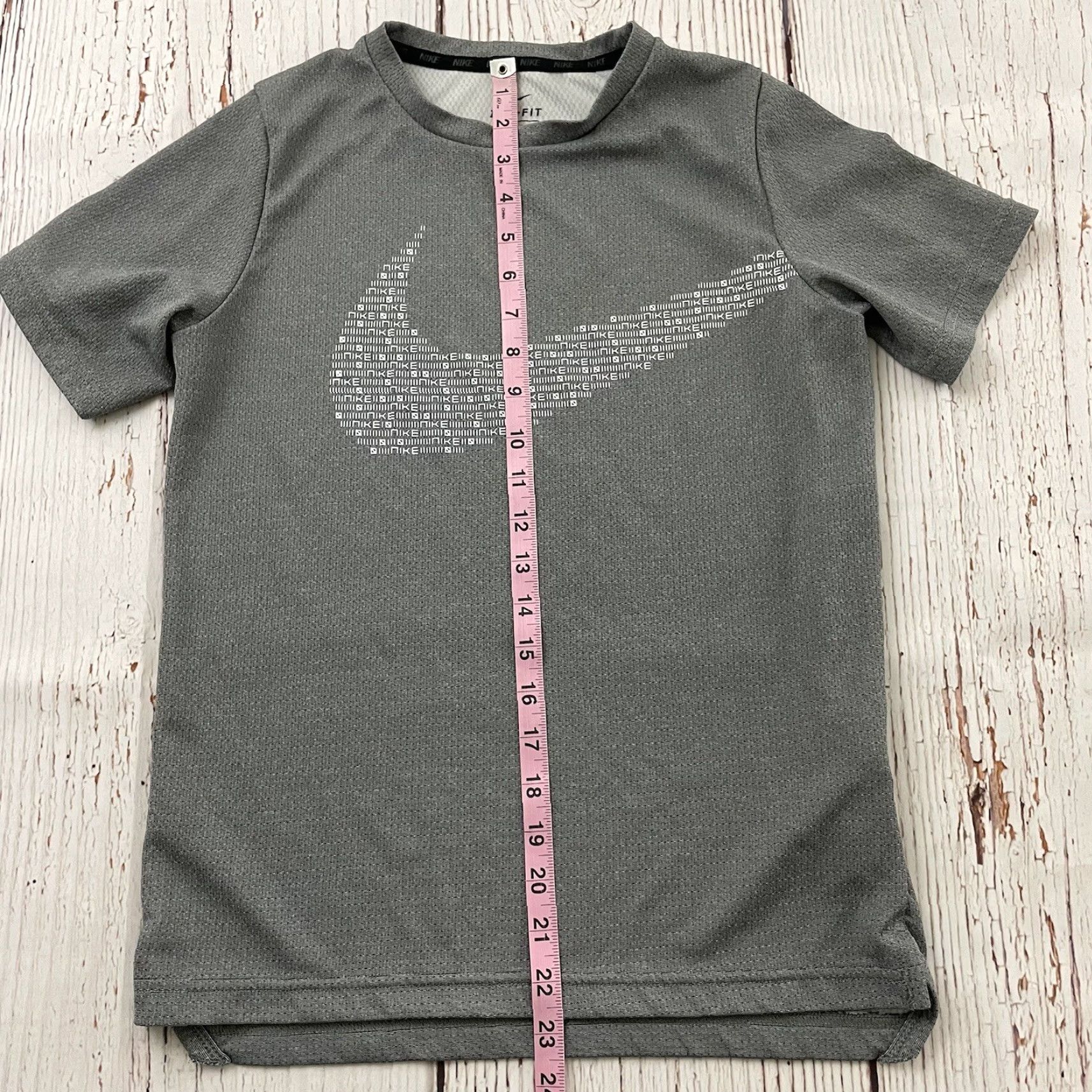 Nike Nike Dri-Fit Short Sleeve Athletic Top Women's Large Gray Shirt Women L Gray Nike Dri-Fit Short Sleeve Athletic Top Size L / US 10 / IT 46 - 4 Thumbnail
