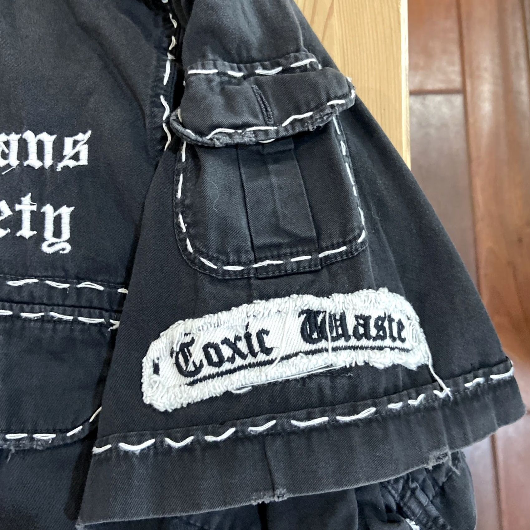 Vintage Toxic Waste Shirt Mens 4XL Black Graphic Print Short Sleeve Button-Up Collared Punk Rock Skull Child Star Bird Gothic Biker Size US XXL / EU 58 / 5 - 4 Thumbnail