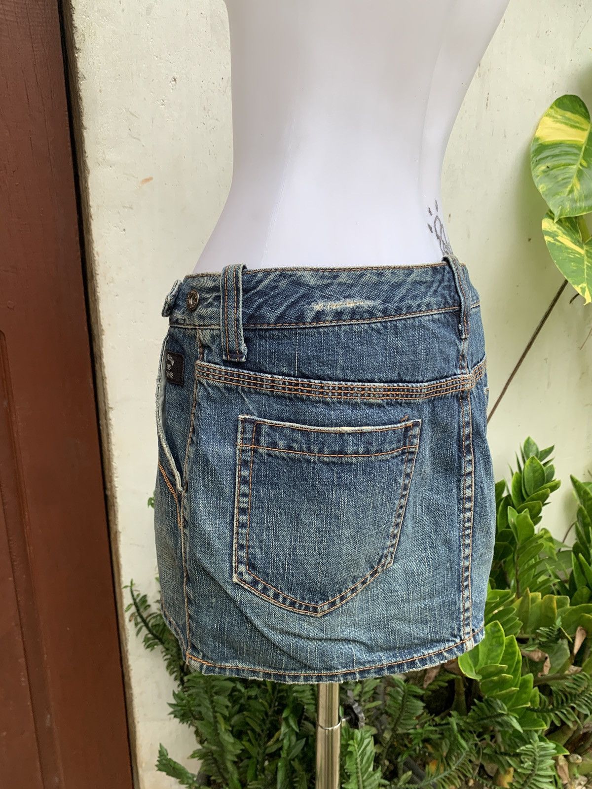 Calvin Klein Calvin Klein Jeans NY Washed Pocket Accent Mini Jeans Skirt Size 25" / US 0 / IT 36 - 3 Thumbnail