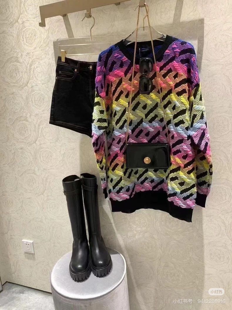Other Versace Geometric colored printed pullover sweater Size L / US 10 / IT 46 - 2 Thumbnail