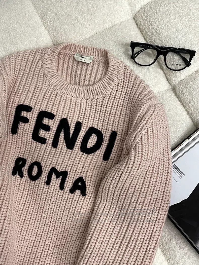 Fendi Fendi Pink Lettering Sweater Size XS / US 0-2 / IT 36-38 - 3 Thumbnail