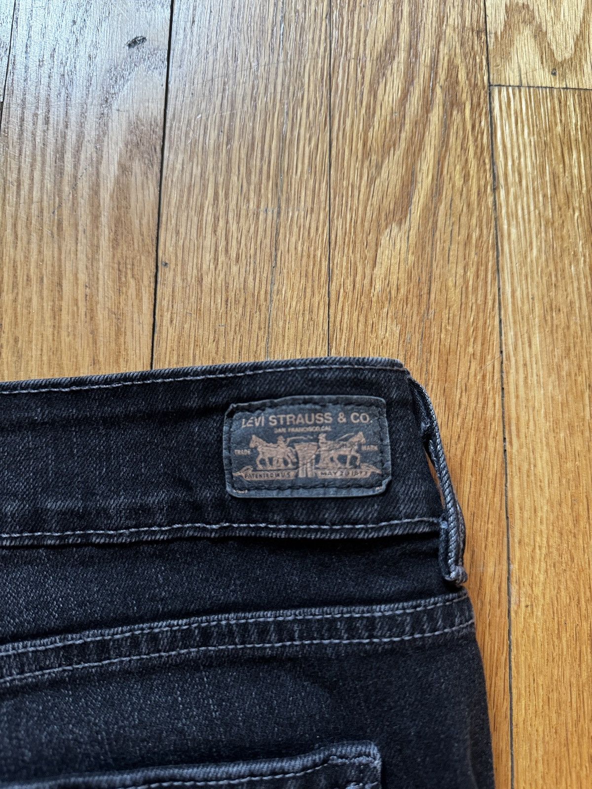 Levi's Levi's 526 Women’s Slender Bootcut Jeans Size 33" - 6 Thumbnail