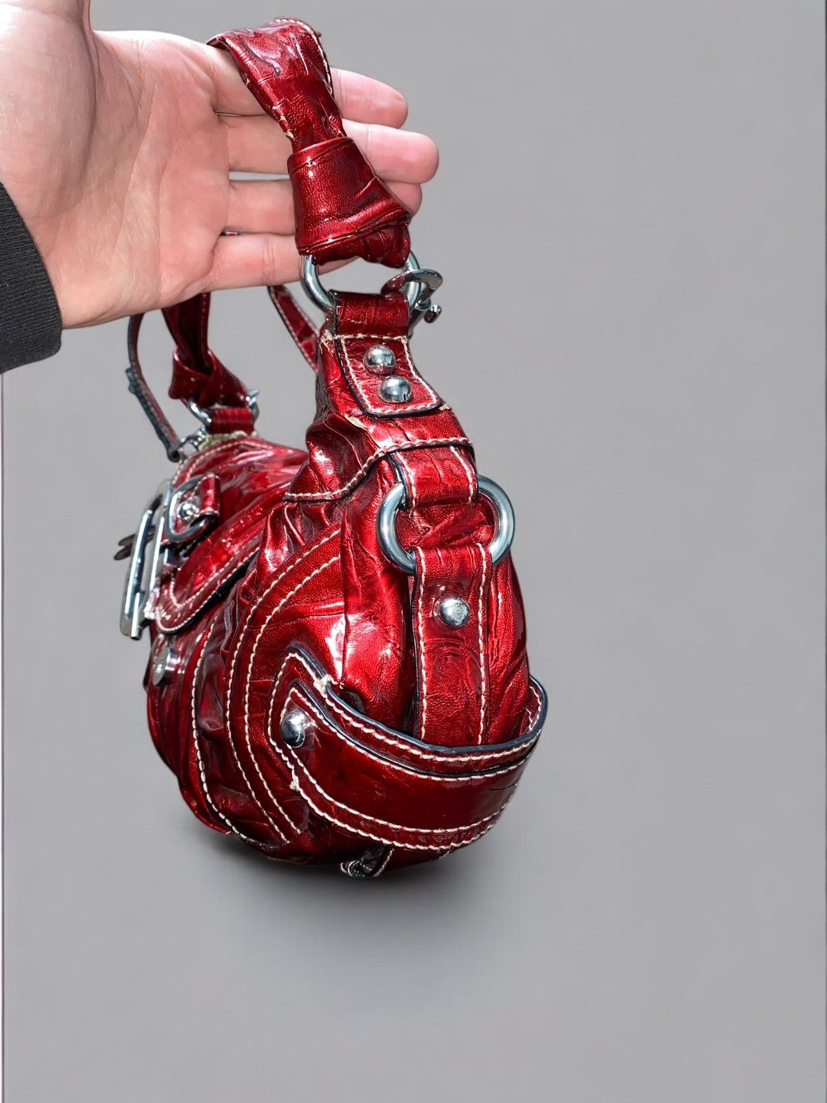 Guess 🔥 Y2K GUESS RED PATENT LOGO BAG PARIS HILTON VIBES Size ONE SIZE - 17 Thumbnail