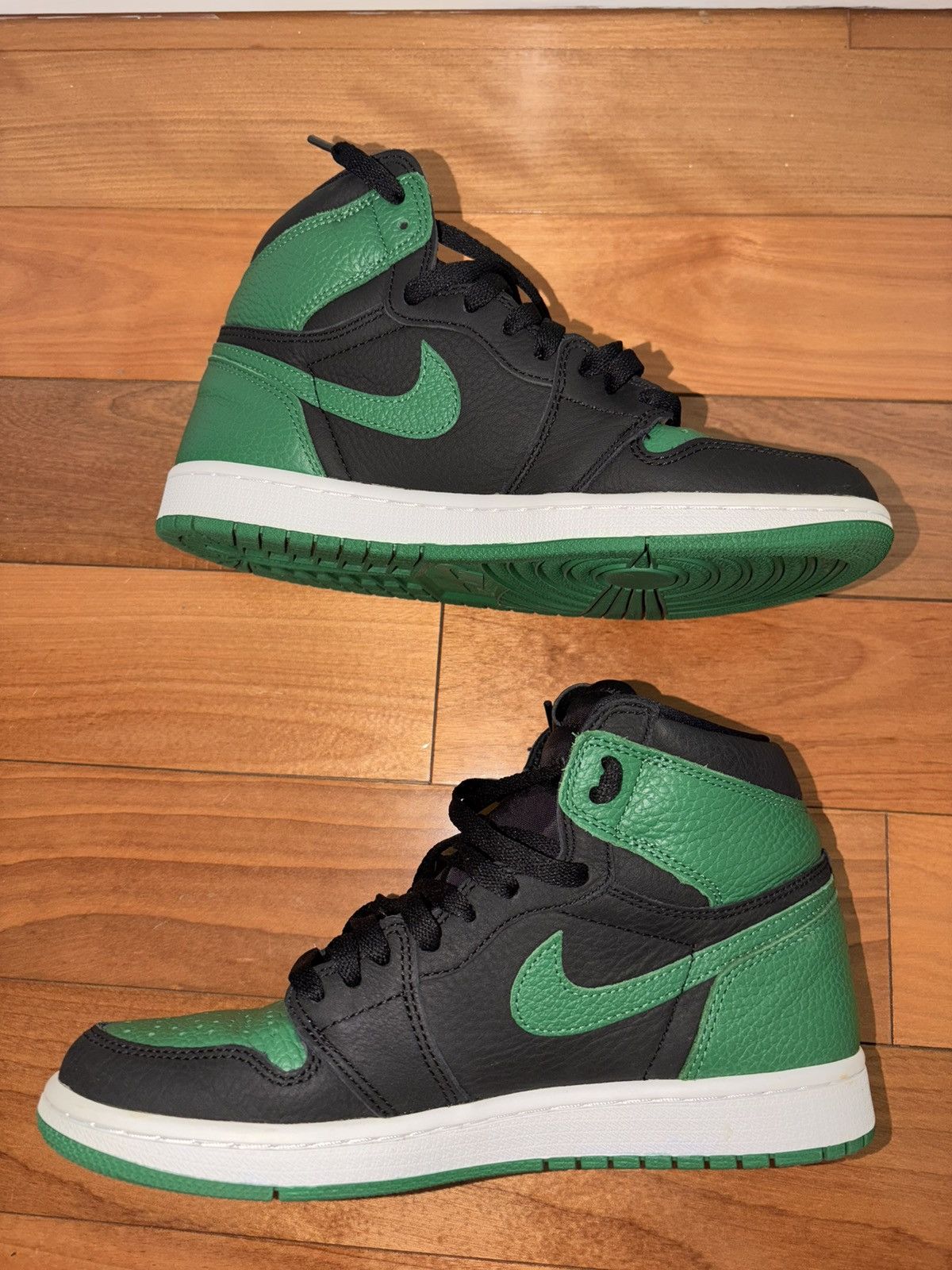 Jordan Brand Air Jordan 1 Retro High Pine Green Size US 8 / EU 41 - 2 Thumbnail