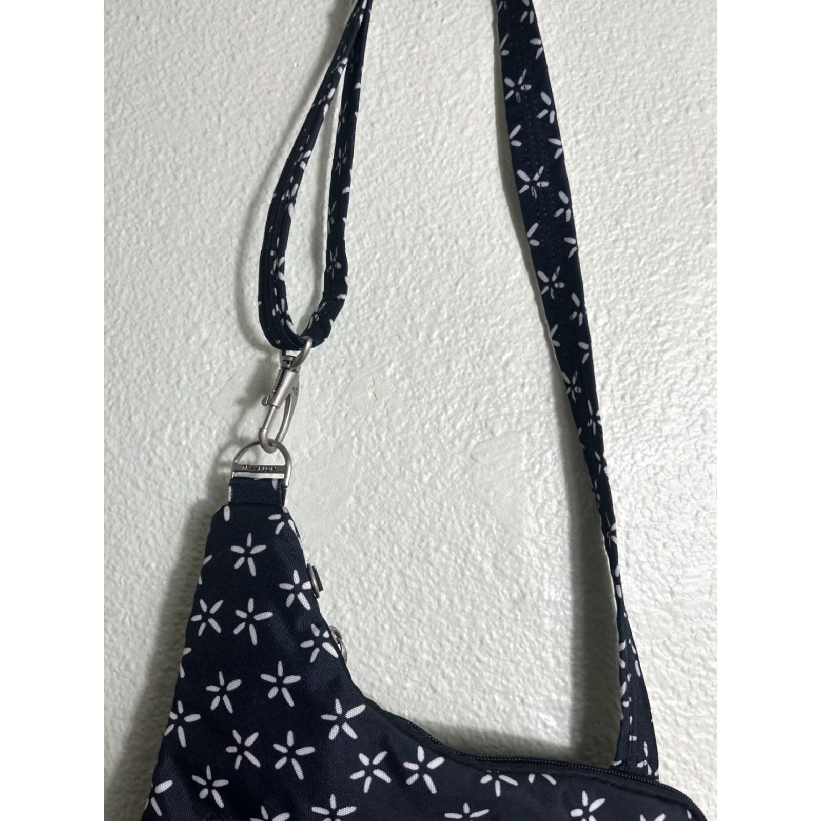 Vintage Travelon Crossbody RFID Travel Bag Women Floral Black White 11x11x2 Size ONE SIZE - 5 Thumbnail