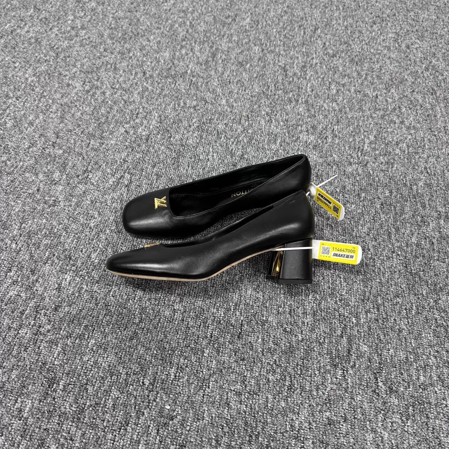 Louis Vuitton Louis Vuitton black gold logo square toe block heel 39 Size US 8.5 / IT 38.5 - 3 Thumbnail