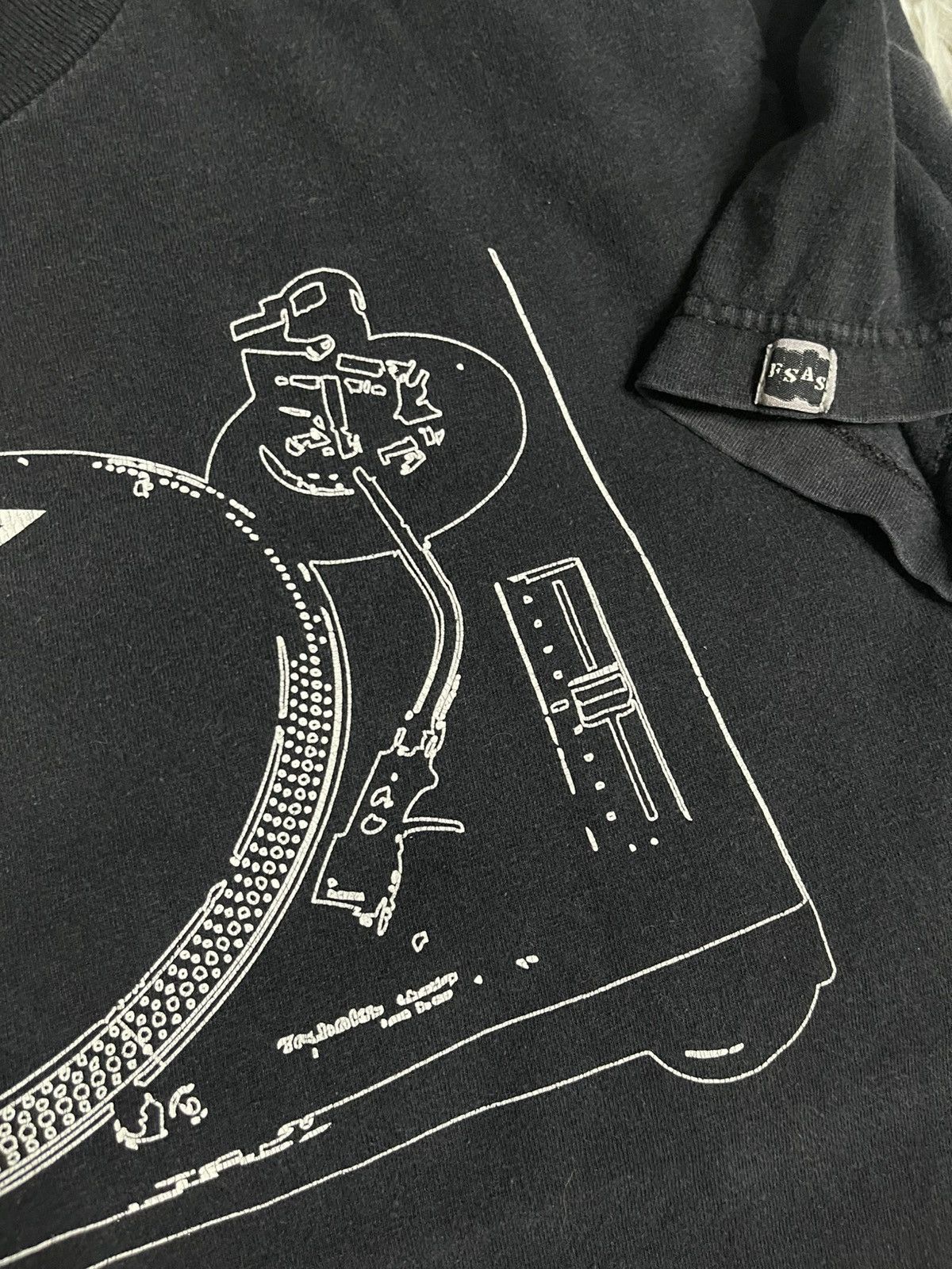 Famous Stars And Straps VINTAGE Famous DJ Turntable T-Shirt Technics 1200 Y2K Size US M / EU 48-50 / 2 - 4 Thumbnail