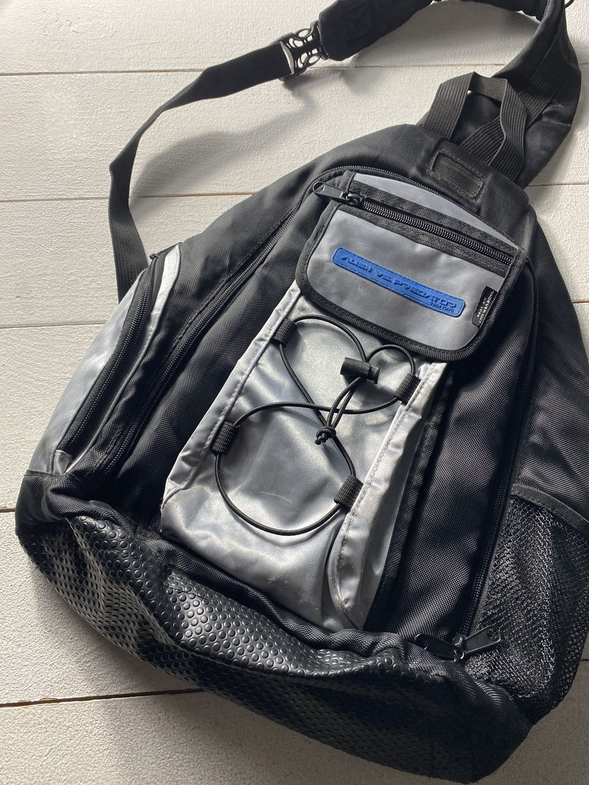 If Six Was Nine × Japanese Brand 2004 Alien Predator Futurism Sling Cross Bag Opium Vintage Size ONE SIZE - 2 Thumbnail