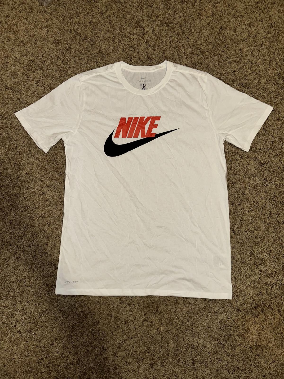 Nike Nike Men’s Dry Icon Futura Logo Classic T-Shirt Size US S / EU 44-46 / 1 - 1 Thumbnail