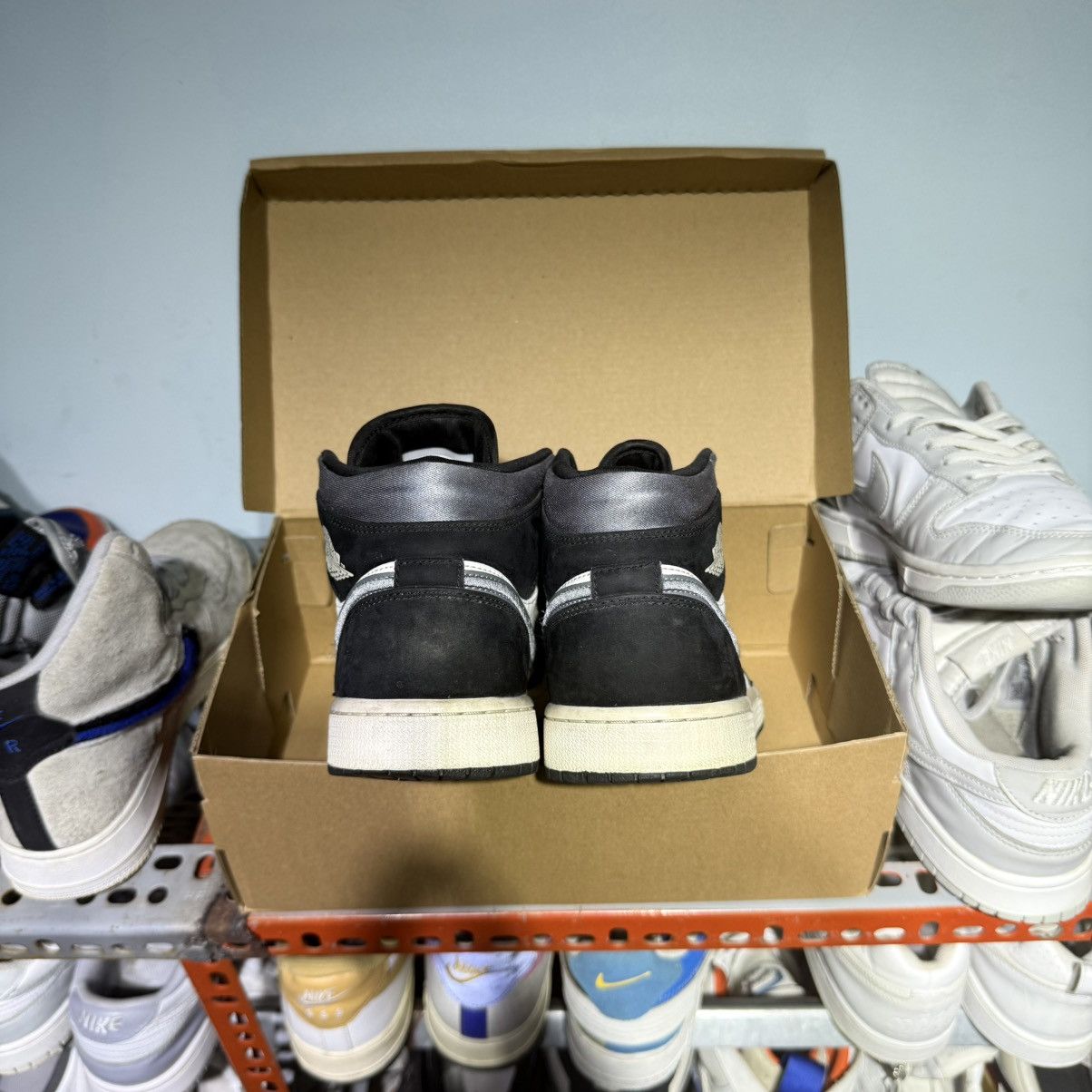 Jordan Brand Jordan 1 mid smoke satin Size US 8.5 / EU 41-42 - 4 Thumbnail