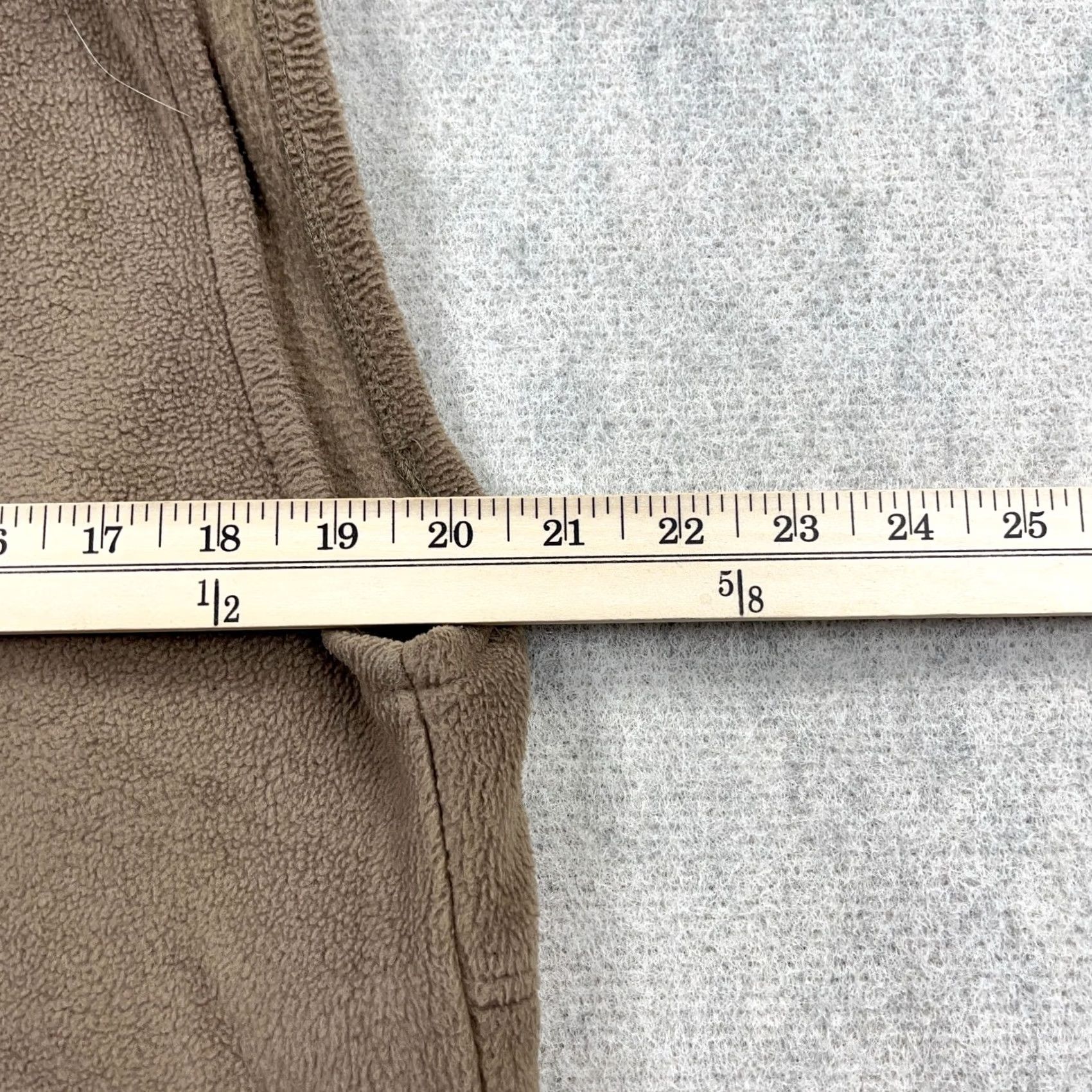Vintage Columbia Vest Men M Tan Beige Fleece Full Zip Benton Springs Embroidered Logo Zipper Outdoors Casual Modern Outdoor Style Mens Size US M / EU 48-50 / 2 - 7 Thumbnail