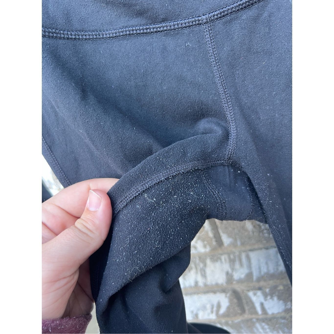 Athleta Athleta Black Cropped Leggings Woman’s Size Small- FLAWED-Bally Size 26" / US 2 / IT 38 - 4 Thumbnail