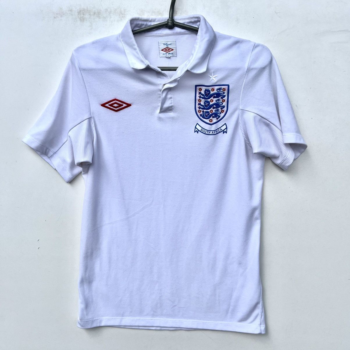 Umbro England 2009 - 2010 home football soccer shirt jersey Umbro Size US S / EU 44-46 / 1 - 1 Thumbnail