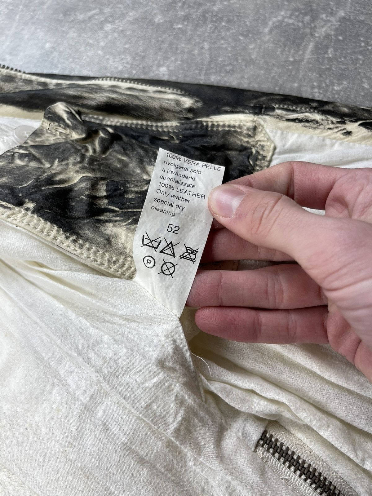 Vintage Vintage Archive Black/White Leather Faded Biker Jacket Size US L / EU 52-54 / 3 - 18 Thumbnail