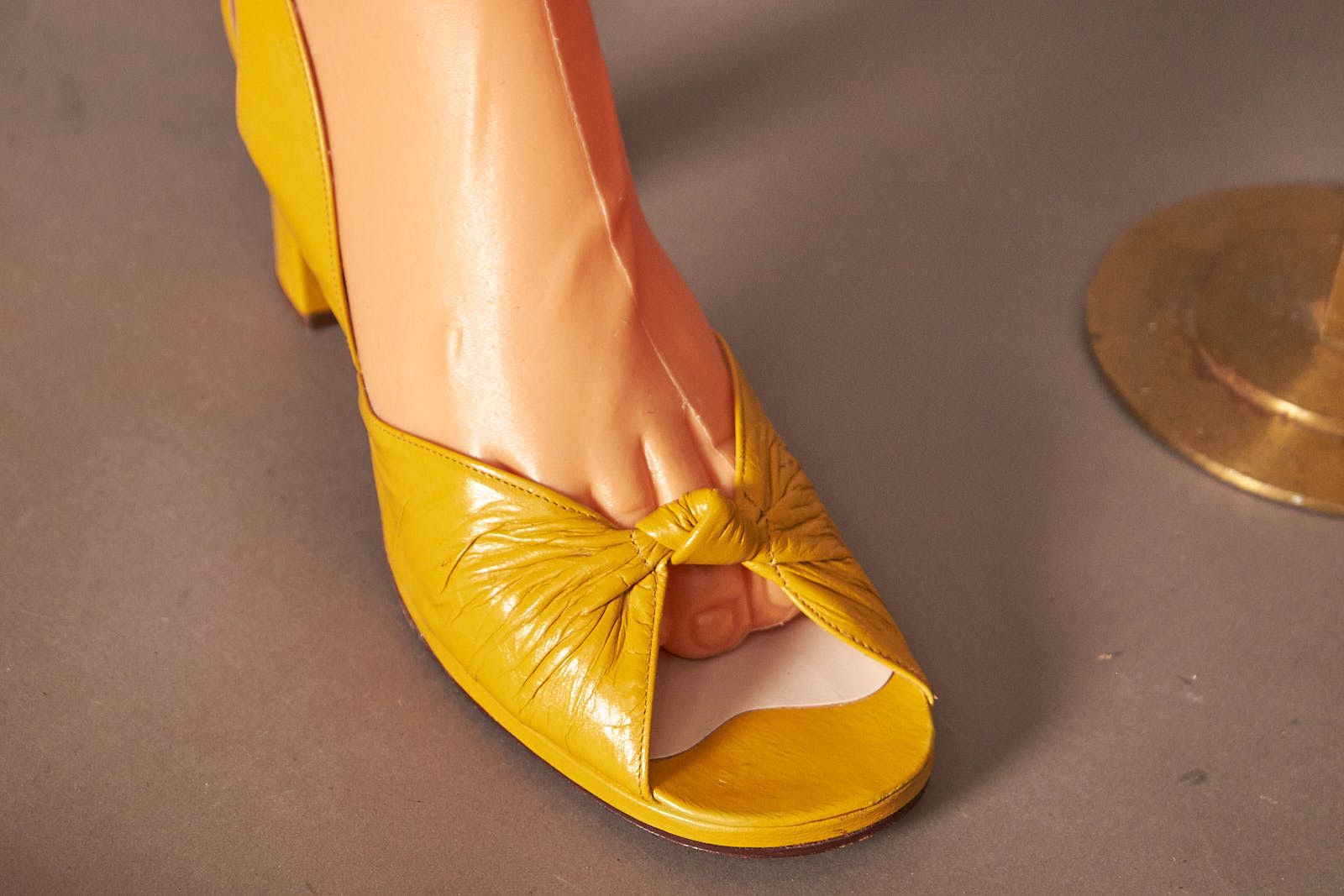 Vintage 1970s Larose Golden Block Heels Slingbacks Shoes Size US 8.5 / IT 38.5 - 8 Thumbnail