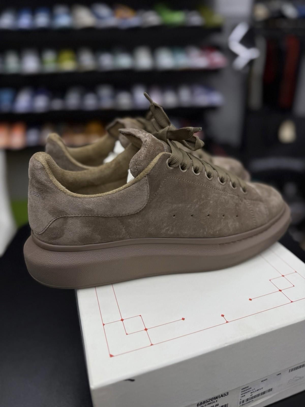 Alexander McQueen Alexander McQueen Sneaker Suede Brown Size 12US/45EU Size US 12 / EU 45 - 2 Thumbnail
