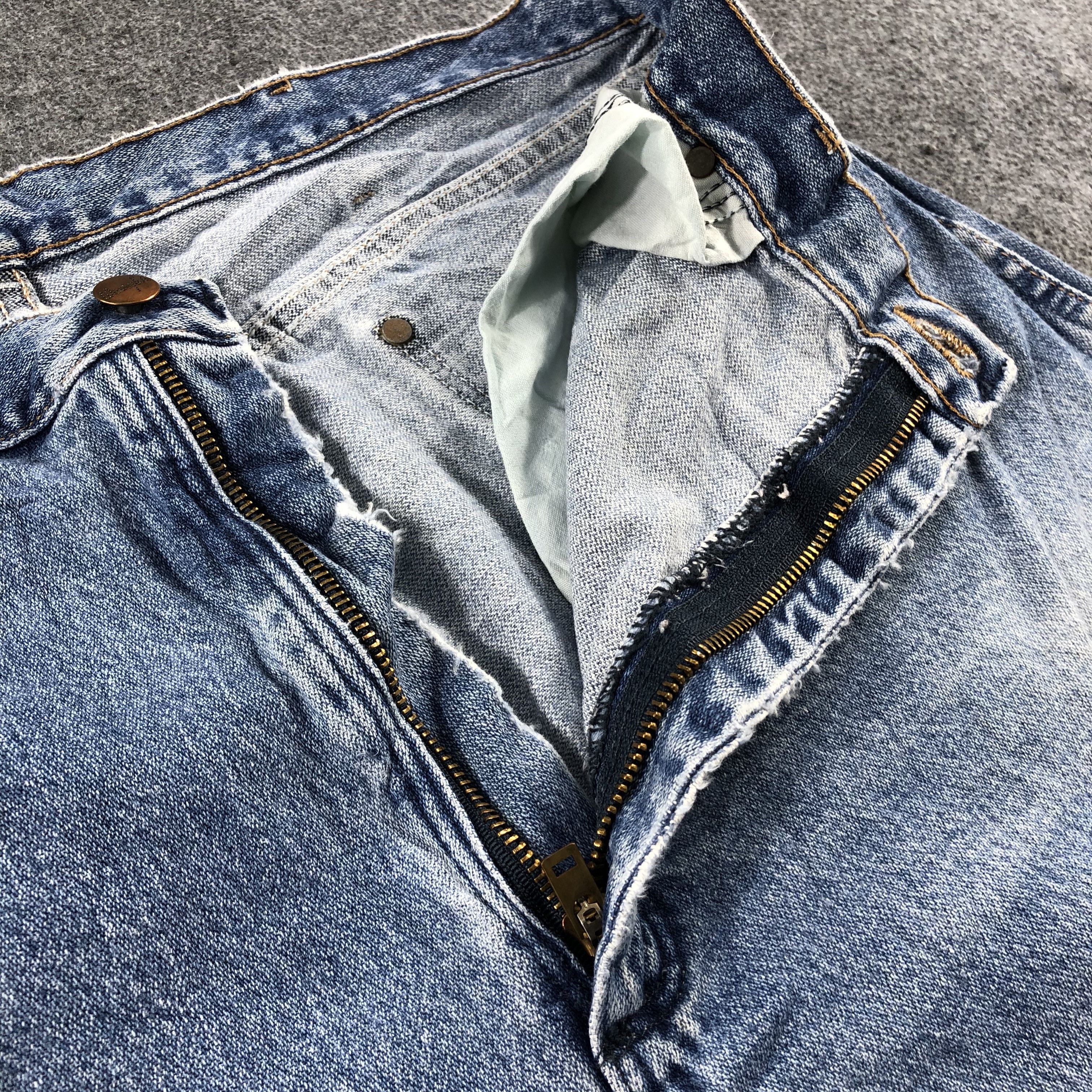 Vintage Vintage Blue Wash Wrangler Jeans-J2507 Size US 35 - 11 Thumbnail