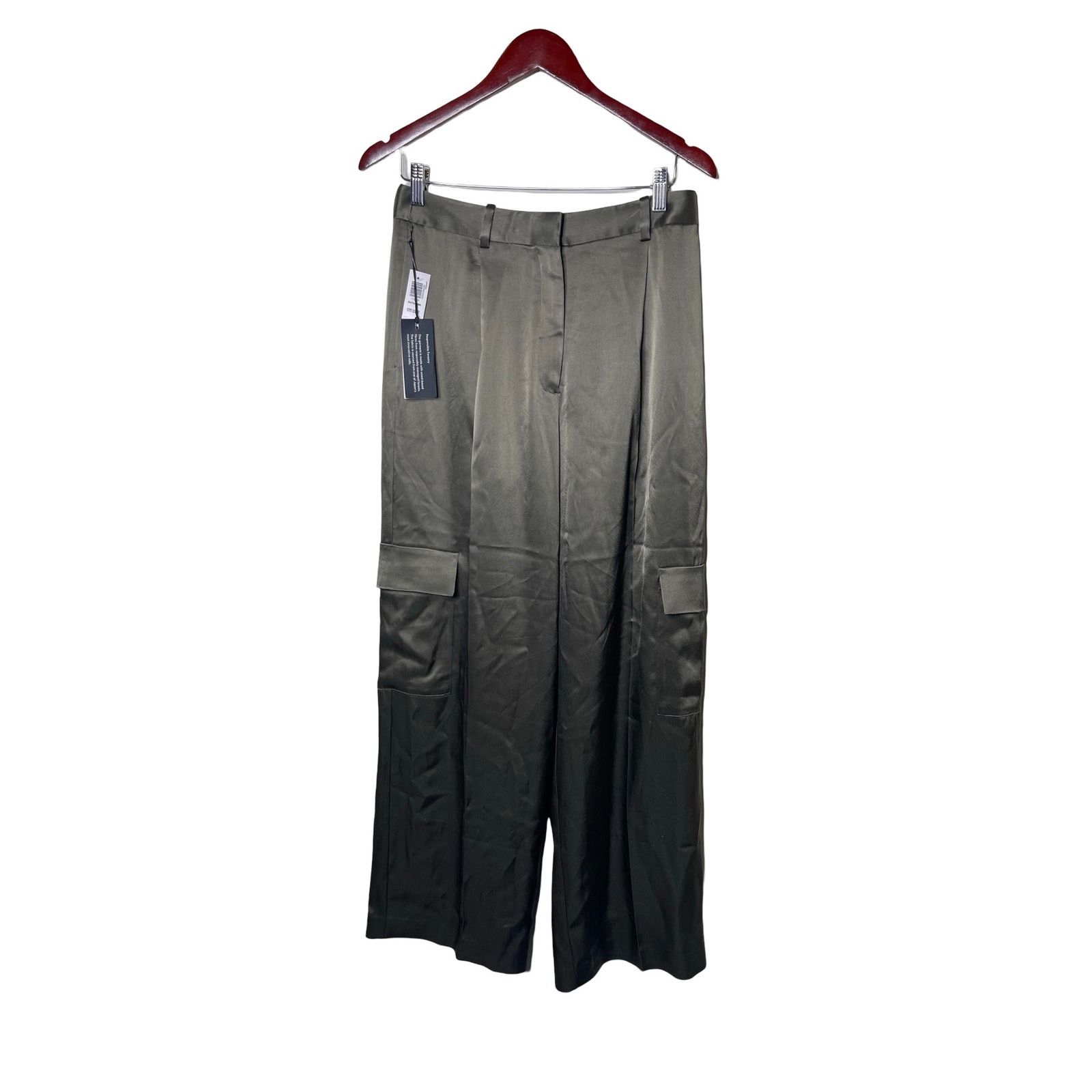 Aritzia NWT Aritzia Babaton Outgoing Army Green Satin Cargo Pants 8 Size 30" / US 8 / IT 44 - 2 Thumbnail