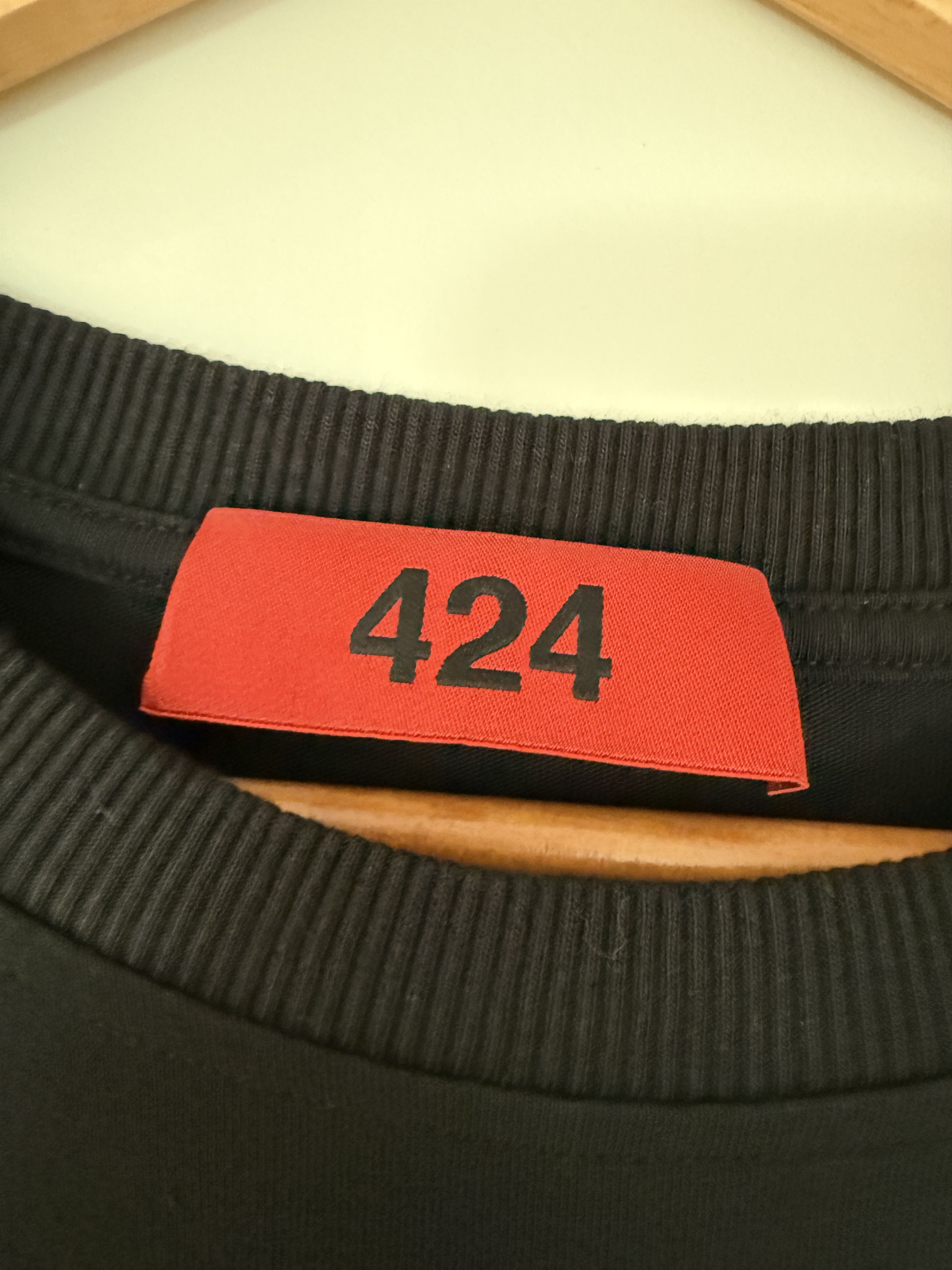 424 424 Black T Shirt Size L Red Logo Size US L / EU 52-54 / 3 - 5 Thumbnail