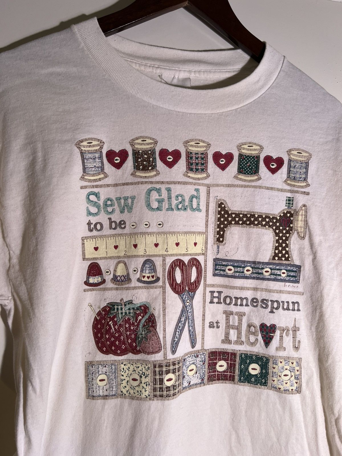 Vintage 90’s 2000’s Y2K Vintage Sew Glad To Be Homespun At Heart Tee Size US L / EU 52-54 / 3 - 3 Thumbnail