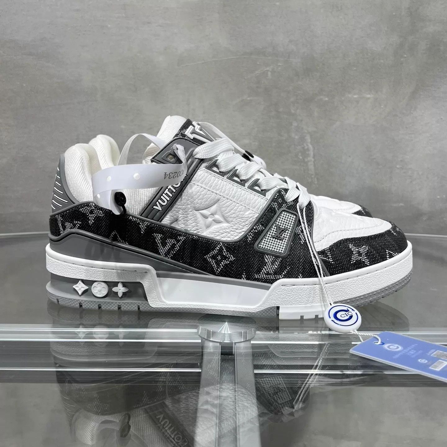 Louis Vuitton LV Trainer Gray White Denim UK3 / 37 New w/ Box Size US 5.5 / IT 35.5 - 4 Thumbnail