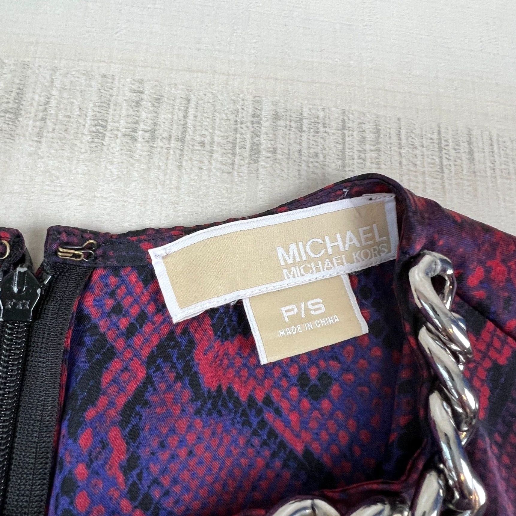 Michael Kors Michael Kors Pink Snakeskin Sleeveless Chain Accent Blouse Women's Petite Small Size S / US 4 / IT 40 - 3 Thumbnail