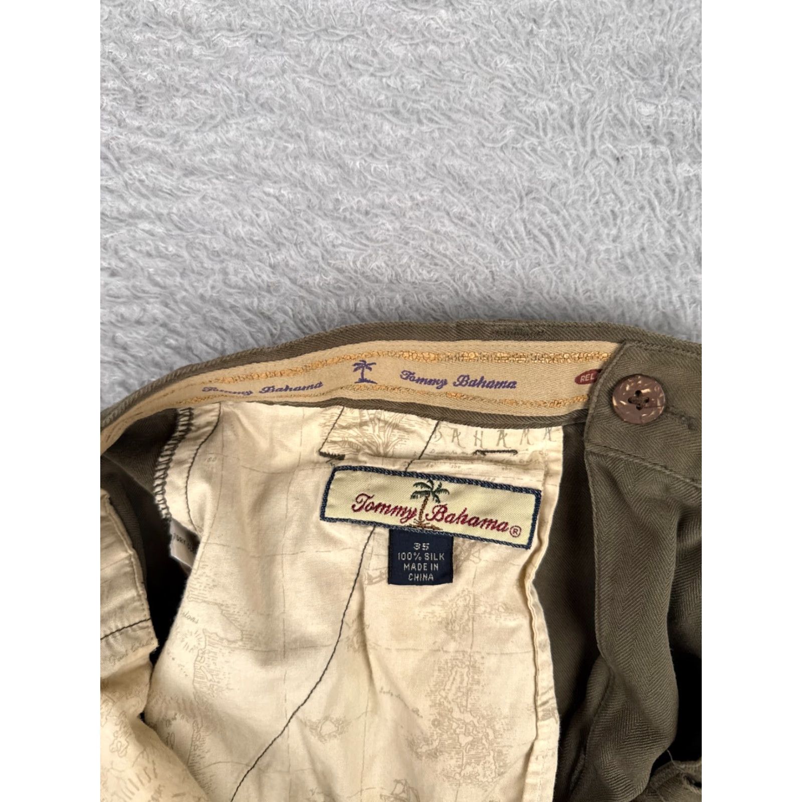 Tommy Bahama Tommy Bahama Shorts Men 35 Brown Pleated 100% Silk Herringbone Chino Cargo 33x9 Size US 35 - 7 Thumbnail