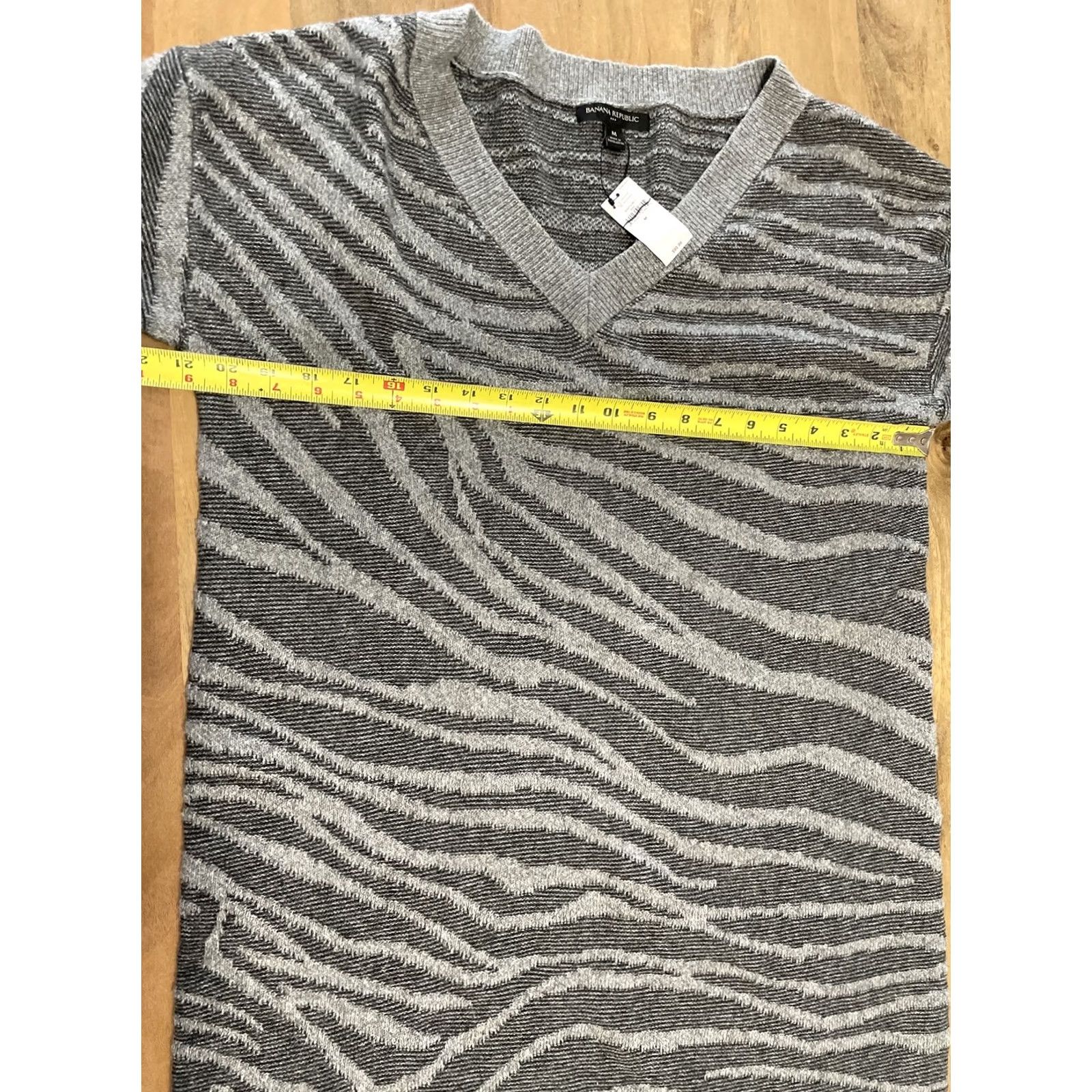 Banana Republic NWT Banana Republic Dress Knit Long Sleeve Knee Dress Zebra Size M Gray V-Neck Pullover Knit Maxi Dress Womens M Size M / US 6-8 / IT 42-44 - 5 Thumbnail