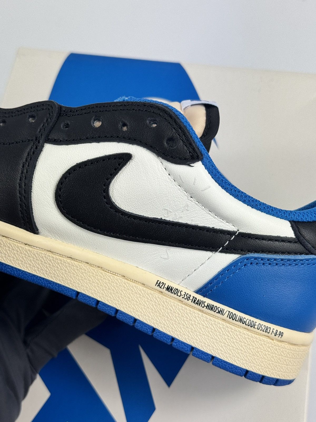 Nike × Travis Scott JORDAN 1 RETRO LOW FRAGMENT X TRAVIS SCOTT Size US 5.5 / EU 38 - 7 Thumbnail