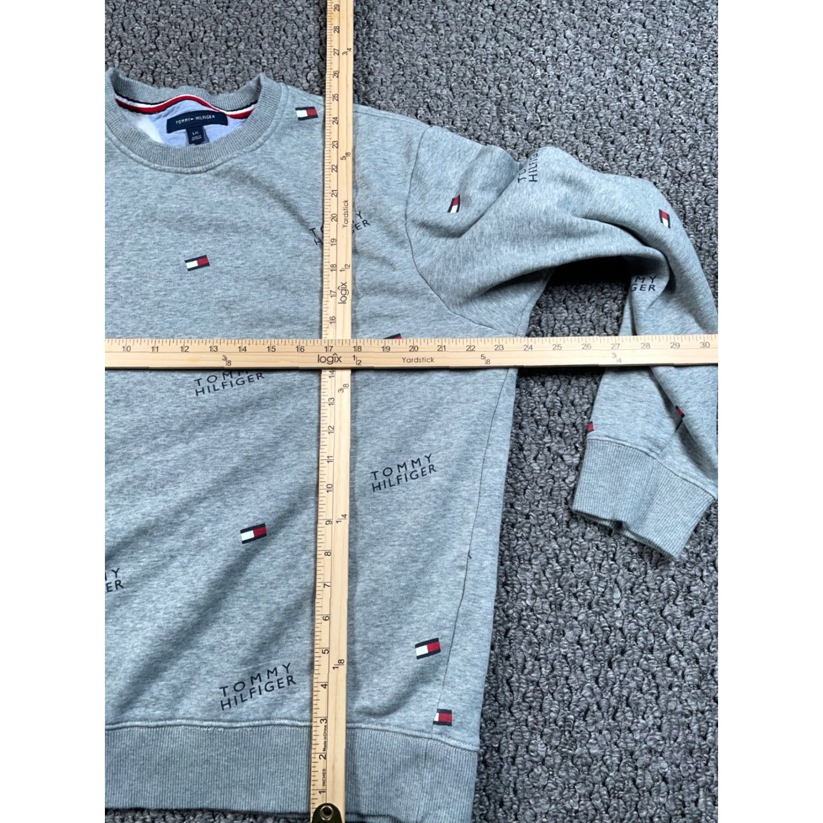 Tommy Hilfiger Tommy Hilfiger All Over Spell Out Sweatshirt Adult Large Gray Crewneck AOP Size US L / EU 52-54 / 3 - 4 Thumbnail